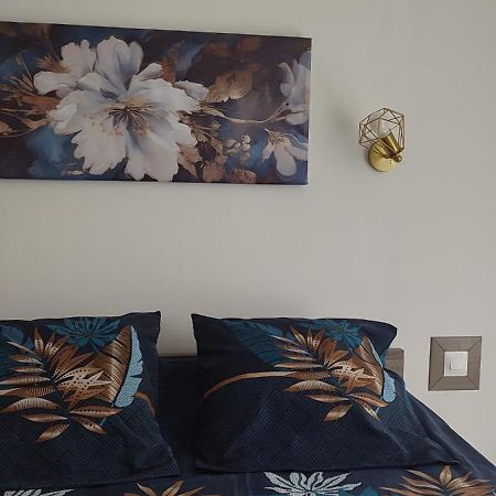 Maison T2 Avec Petit Jardin Dans Impasse Calme Байарг Екстериор снимка