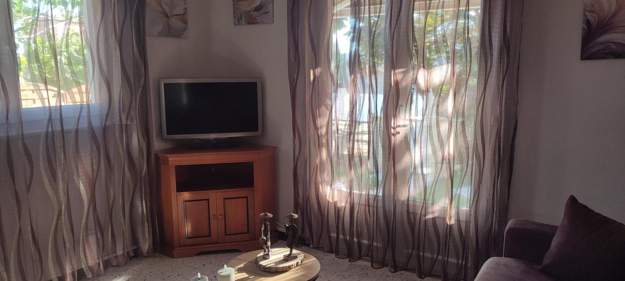 Maison T2 Avec Petit Jardin Dans Impasse Calme Байарг Екстериор снимка