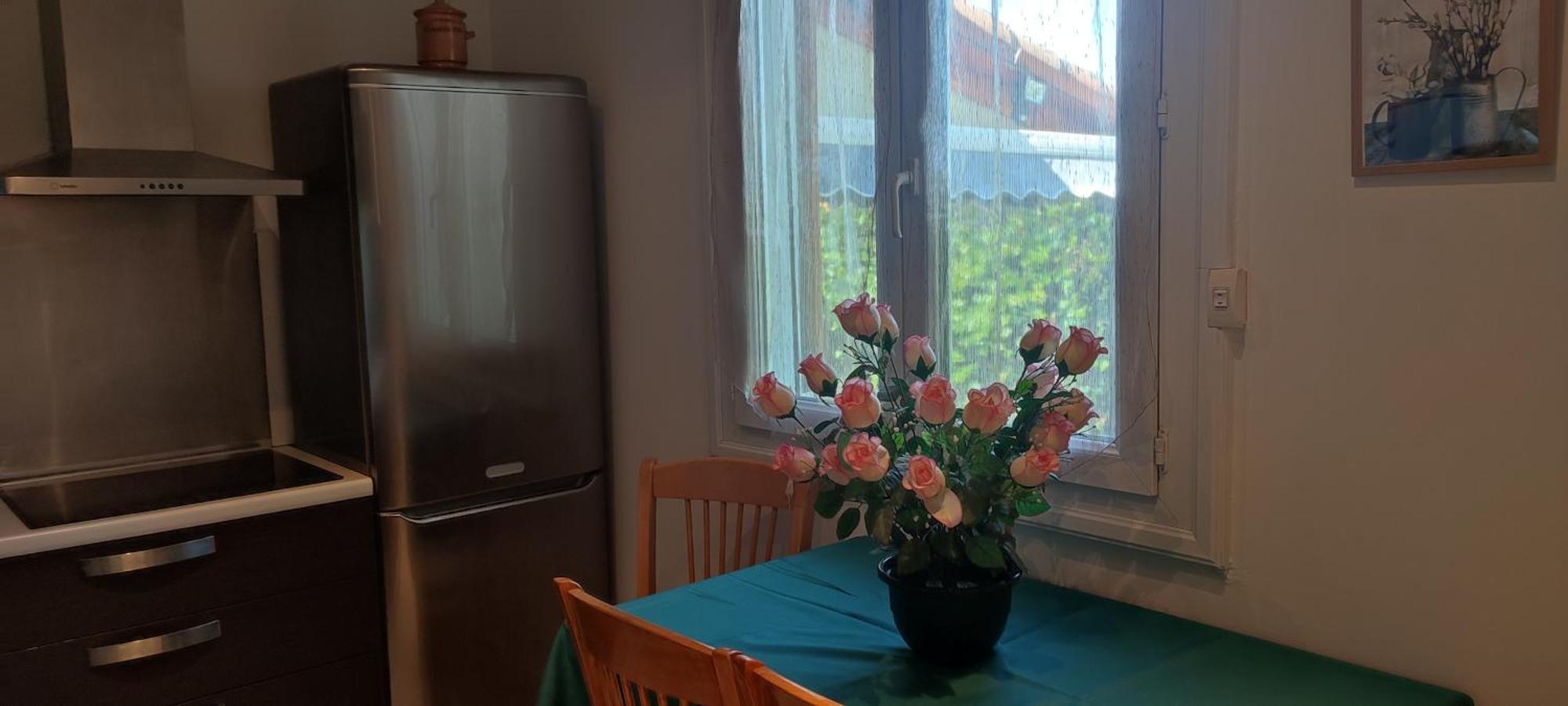 Maison T2 Avec Petit Jardin Dans Impasse Calme Байарг Екстериор снимка