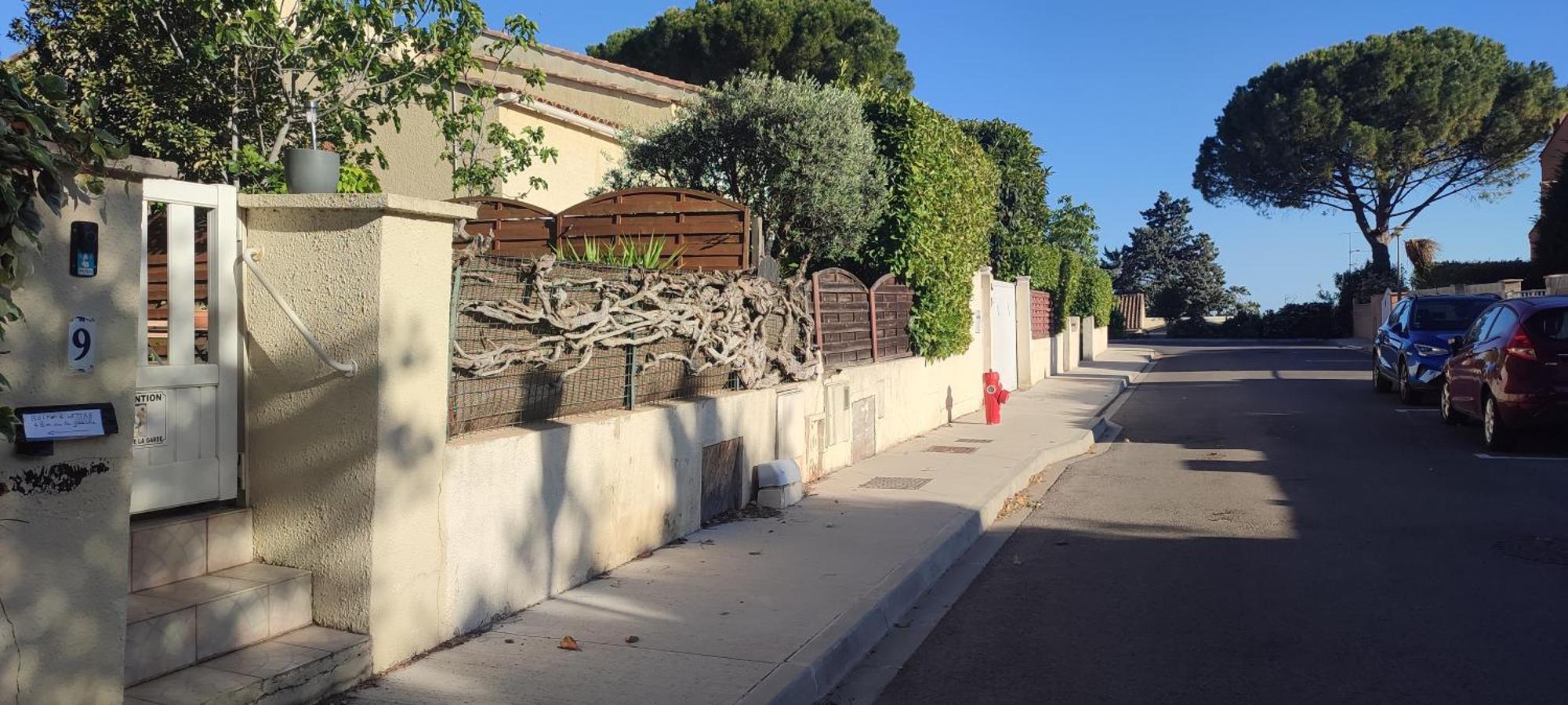 Maison T2 Avec Petit Jardin Dans Impasse Calme Байарг Екстериор снимка