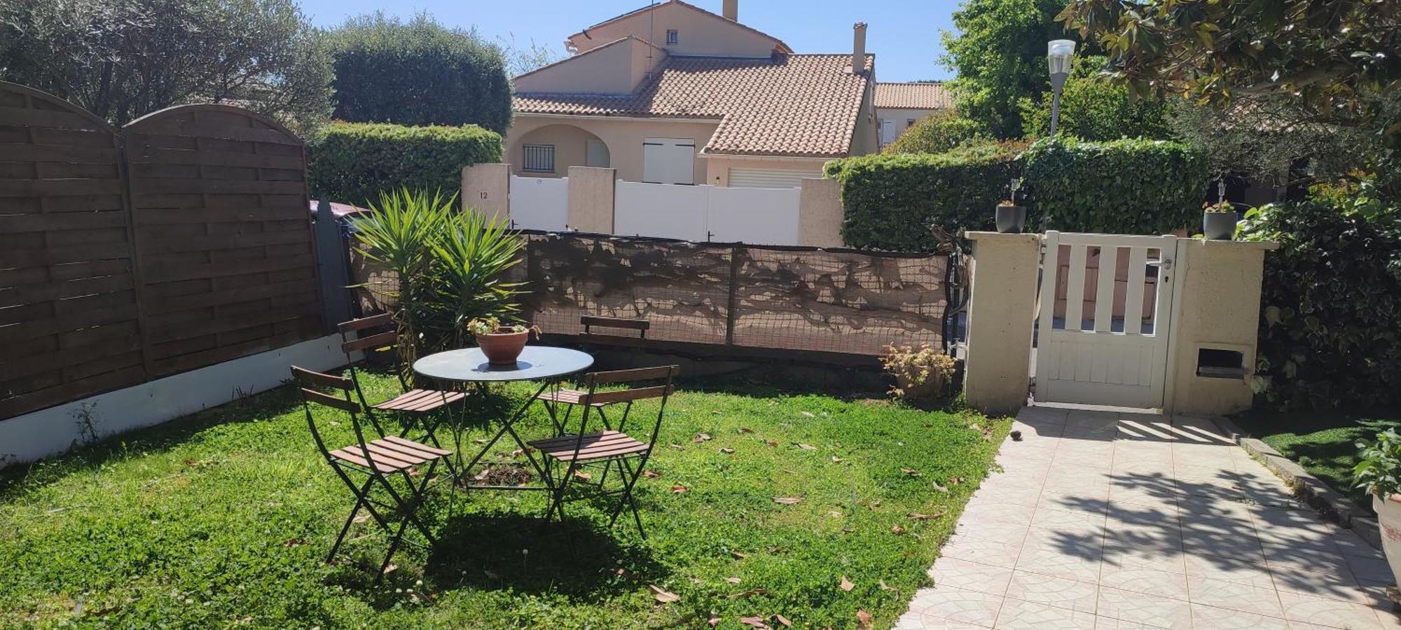 Maison T2 Avec Petit Jardin Dans Impasse Calme Байарг Екстериор снимка