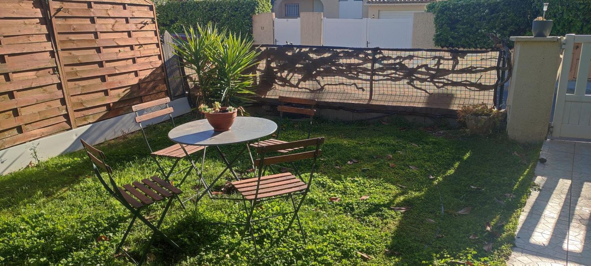 Maison T2 Avec Petit Jardin Dans Impasse Calme Байарг Екстериор снимка