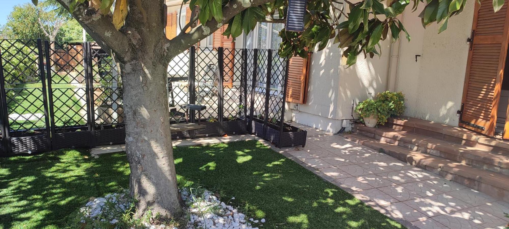Maison T2 Avec Petit Jardin Dans Impasse Calme Байарг Екстериор снимка